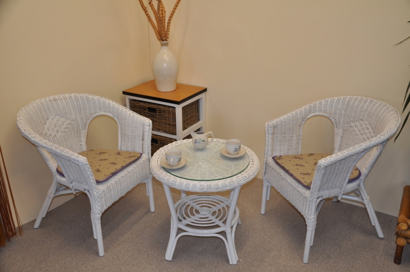 Ratanová sedací souprava Utan bílá  polstry levandule